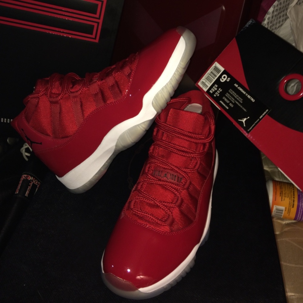 ((SOLD TO STOCK x 269$ 3-19))Jordan 11 DS.  Win 96